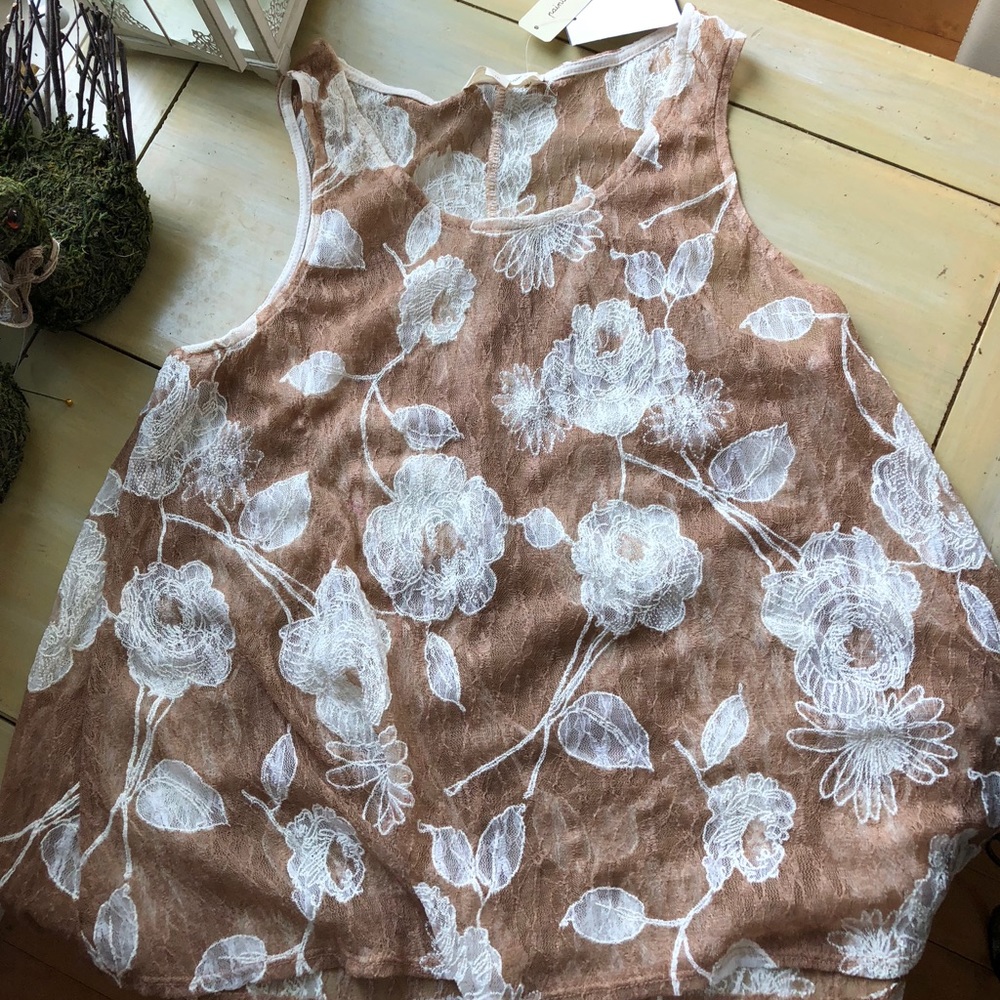 NWT🌸Nordstrom lace top 🌸